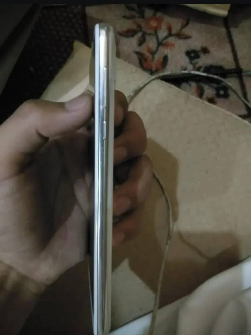 Sharp Aquos R2 2
