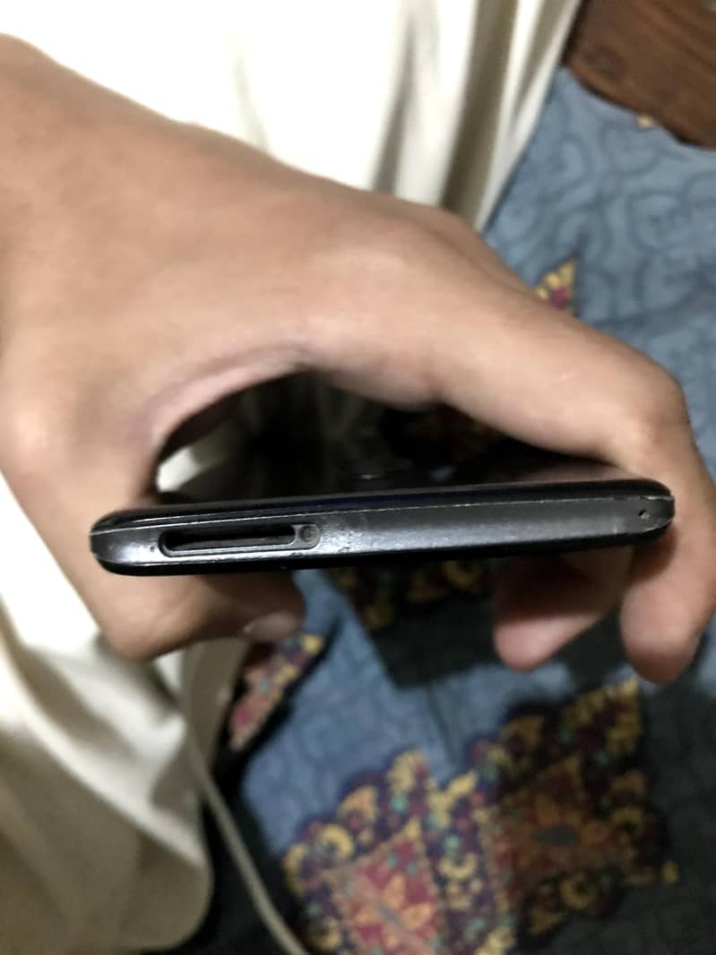 Sharp Aquos Zero 2 3