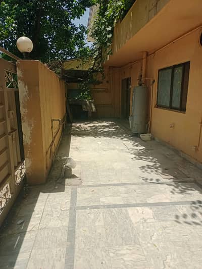 G-8/1 room for bachelors