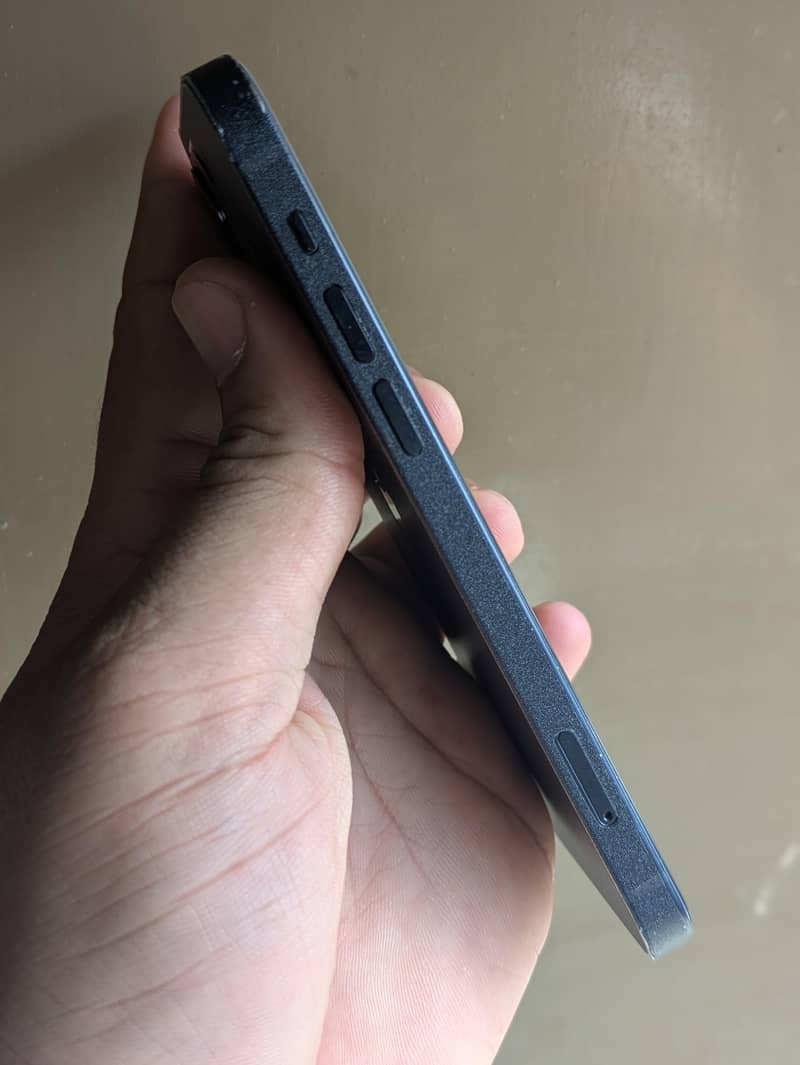 Apple iPhone 12 4
