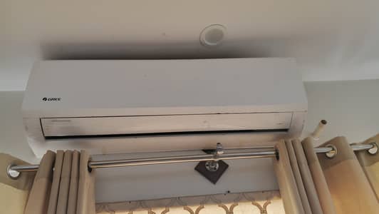 Gree ac in very good condition 2 ton with remort