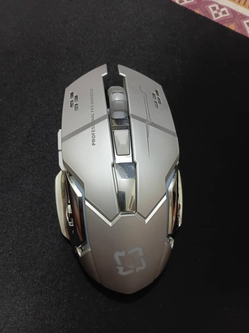 Gaming wireless mouse. 0