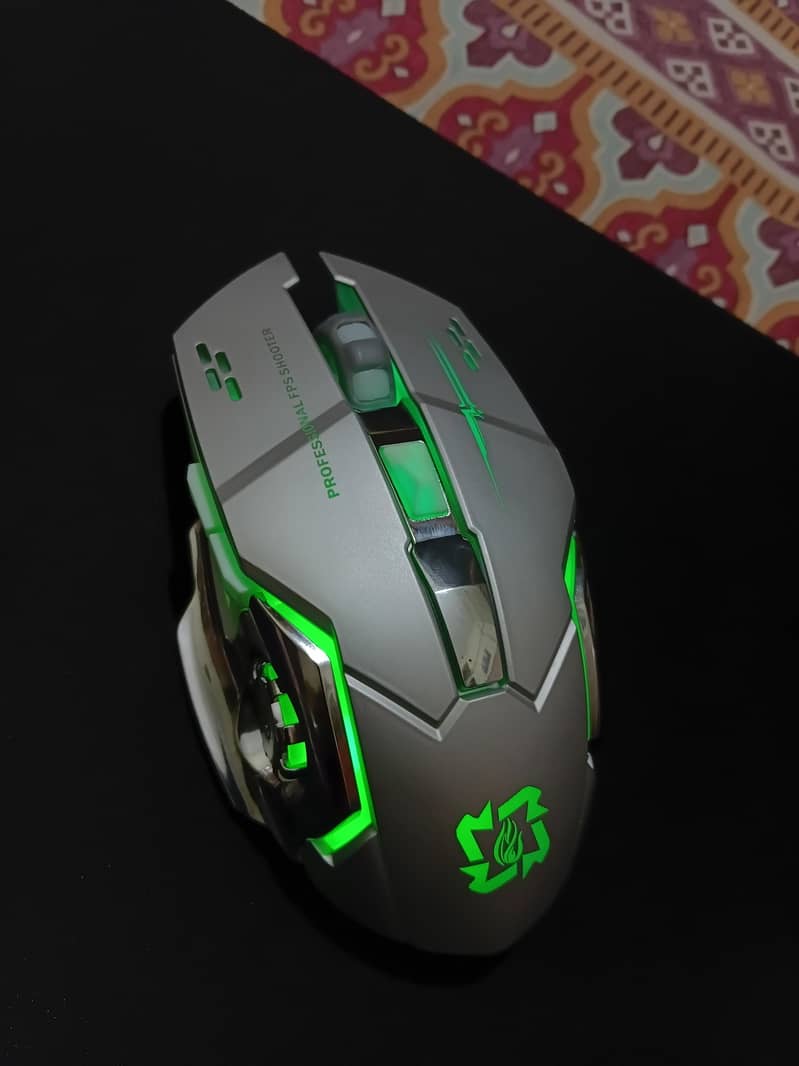 Gaming wireless mouse. 1