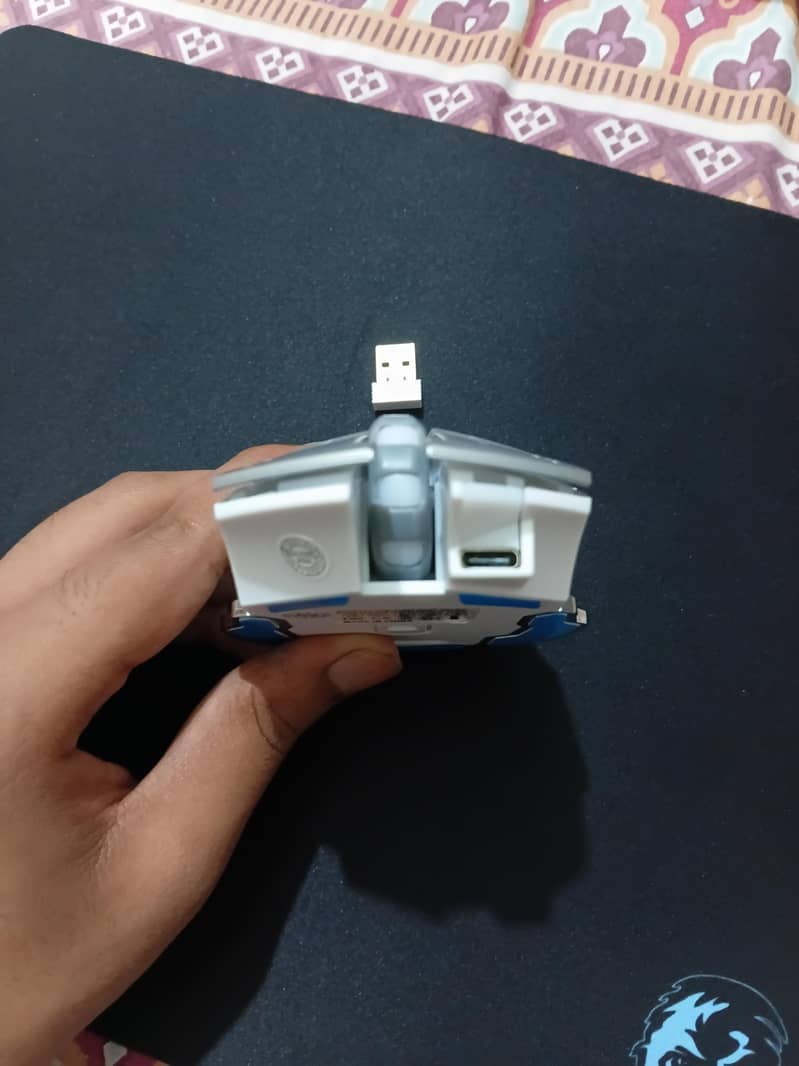 Gaming wireless mouse. 5