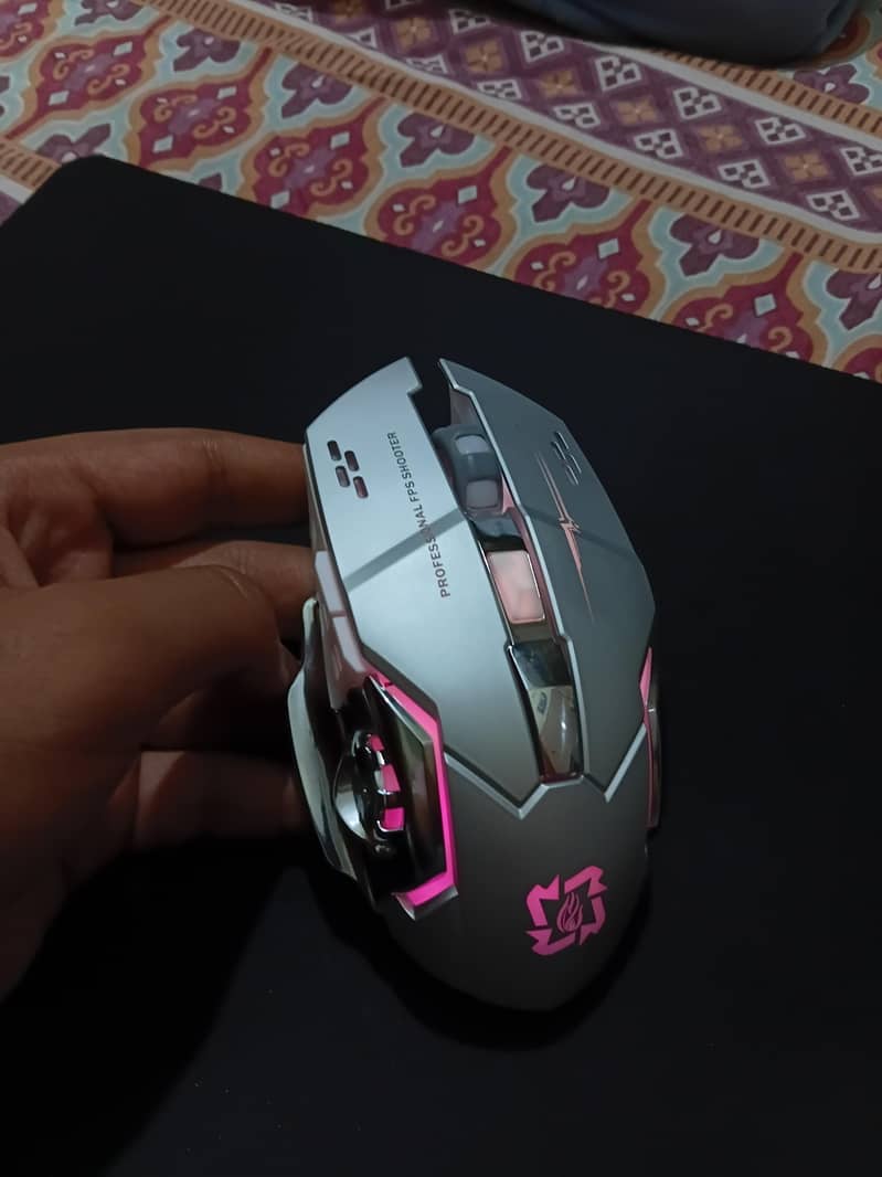 Gaming wireless mouse. 12