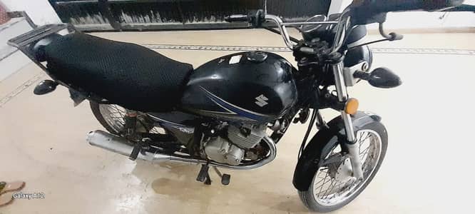 Suzuki GS 150 2015