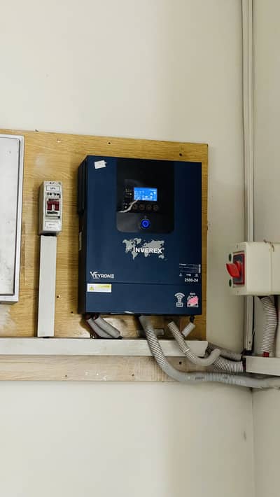 Inverex veyron 2 2500watt/pv3000/24v