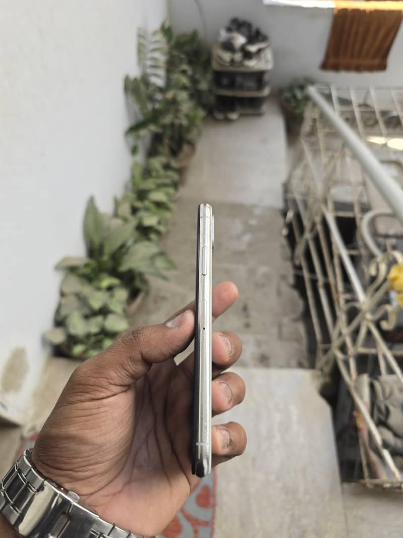 Apple iPhone X 10