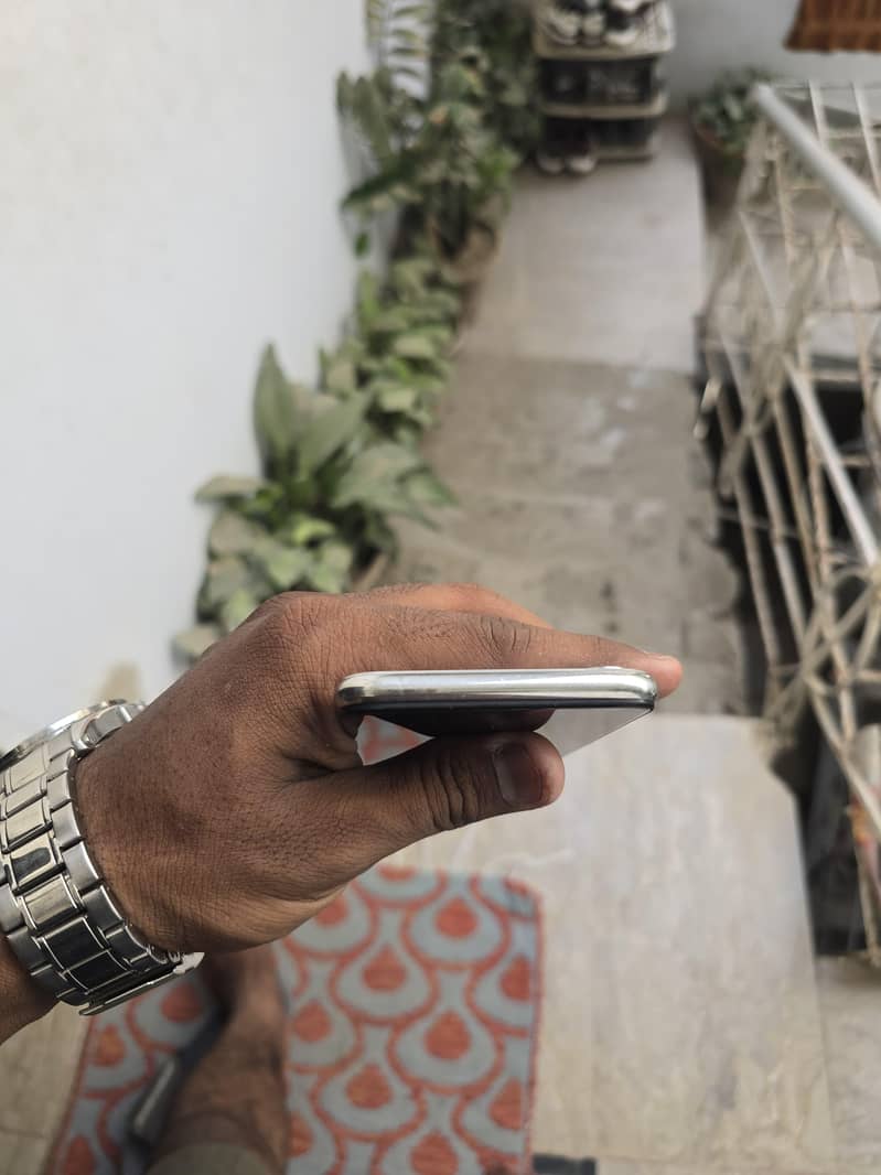 Apple iPhone X 13