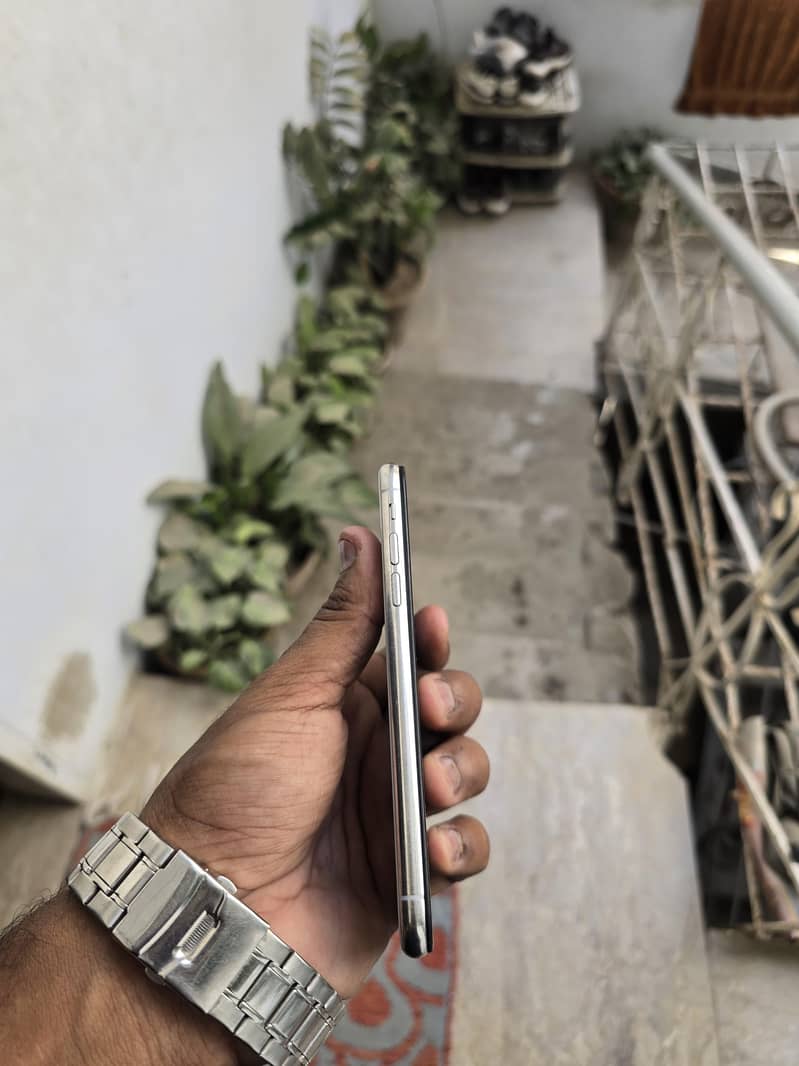 Apple iPhone X 15