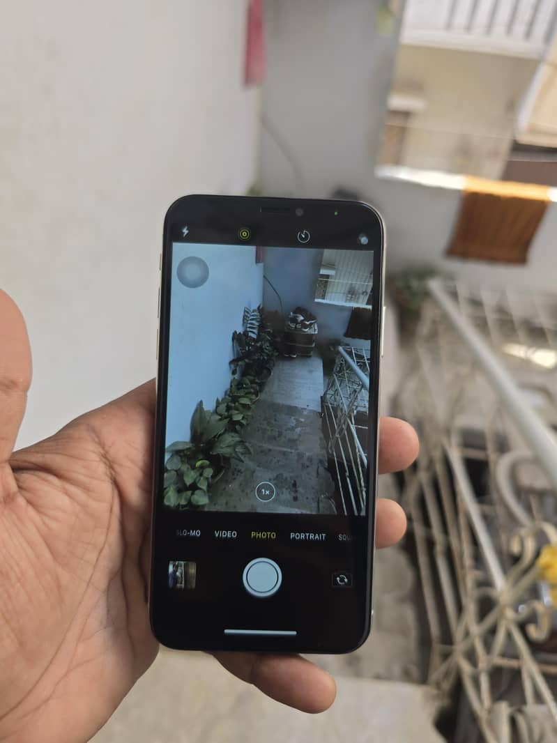 Apple iPhone X 18