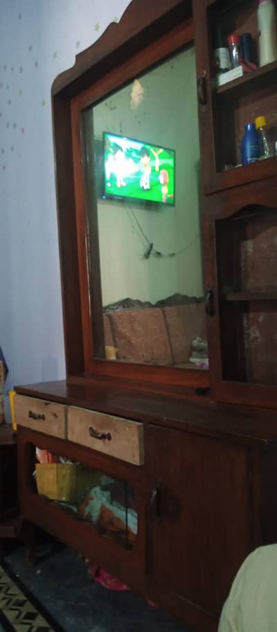 Dressers / Drawers