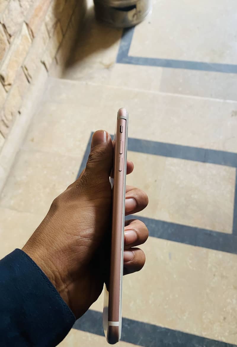 Apple iPhone 7 Plus 6