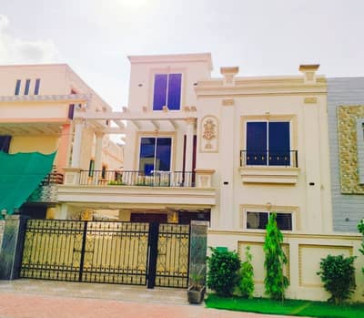 I SELL 10 MARLA BRAND NEW HOUSE IN BAHRIA ORCHARD LAHORE PHASE 1. CENTRAL BLOCK DEMAND IS 3.45 CRORE FINAL