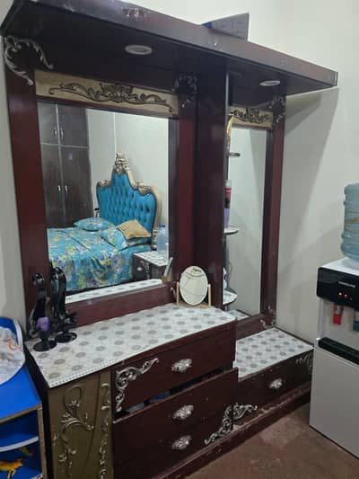 dressing table