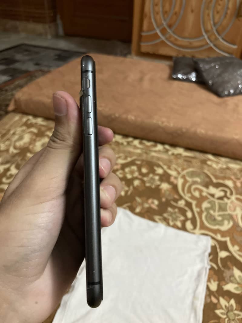 iPhone 11 3