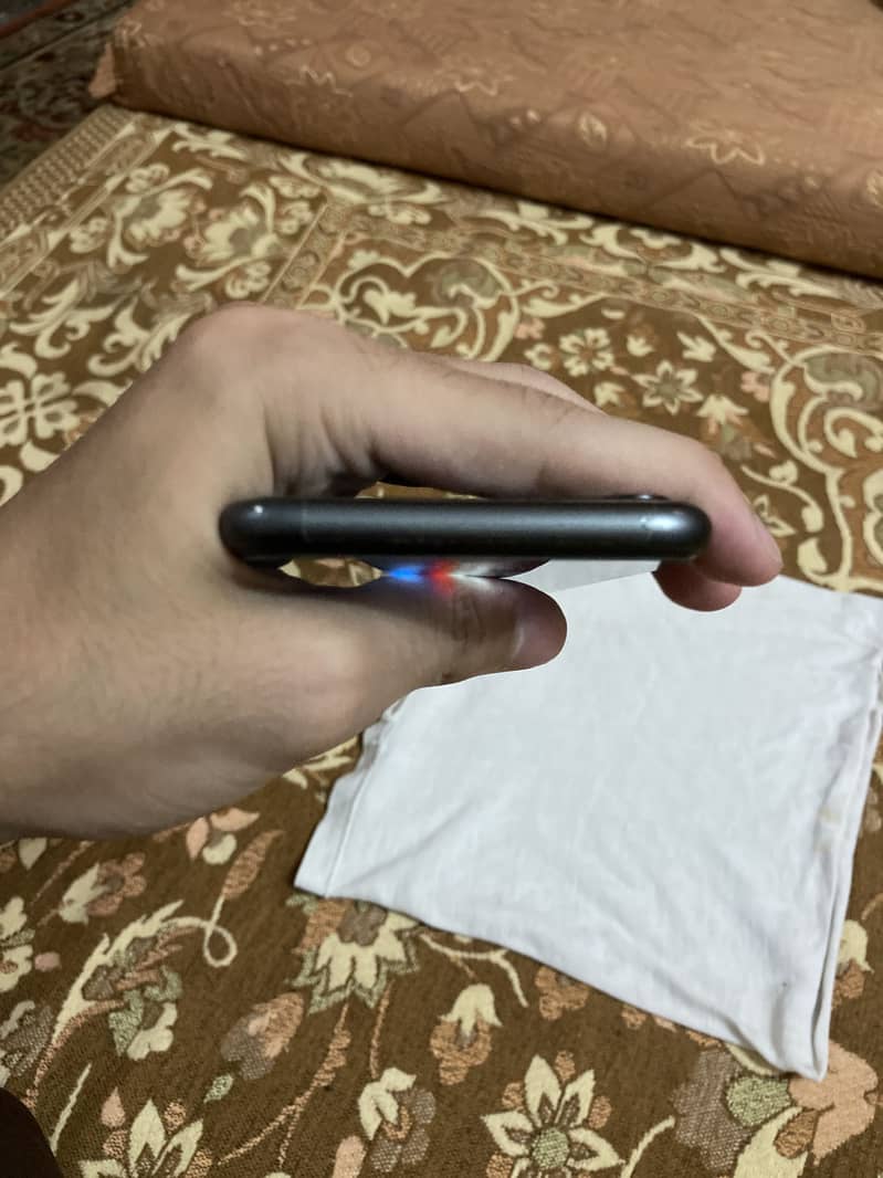 iPhone 11 7