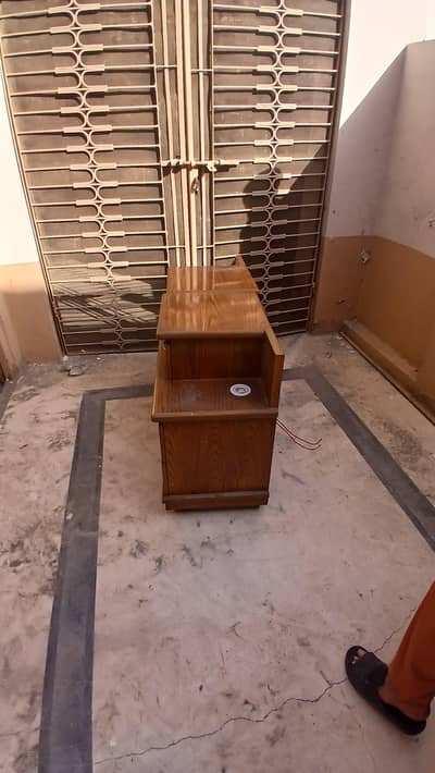 Luxury Bedroom Set – Bed with Showcase for Sale | Excellent Condition