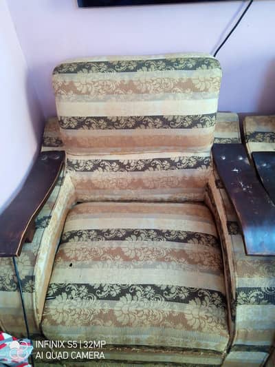 “7 Seater Sofa Set for Sale – Comfortable & Clean | Home Use