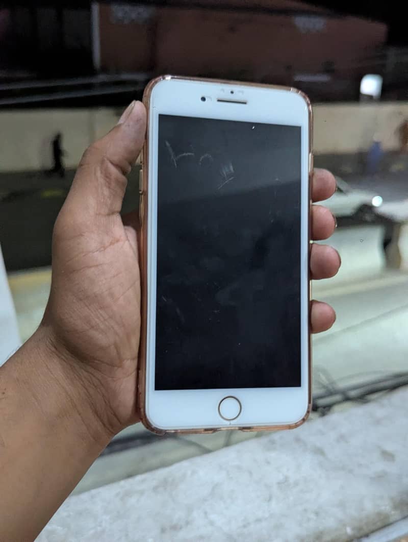 Apple iPhone 8 Plus 0