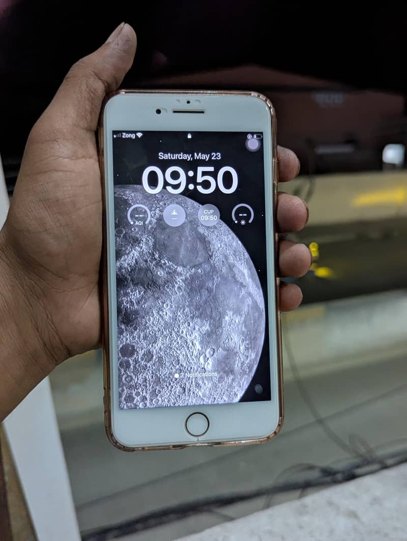 Apple iPhone 8 Plus 1