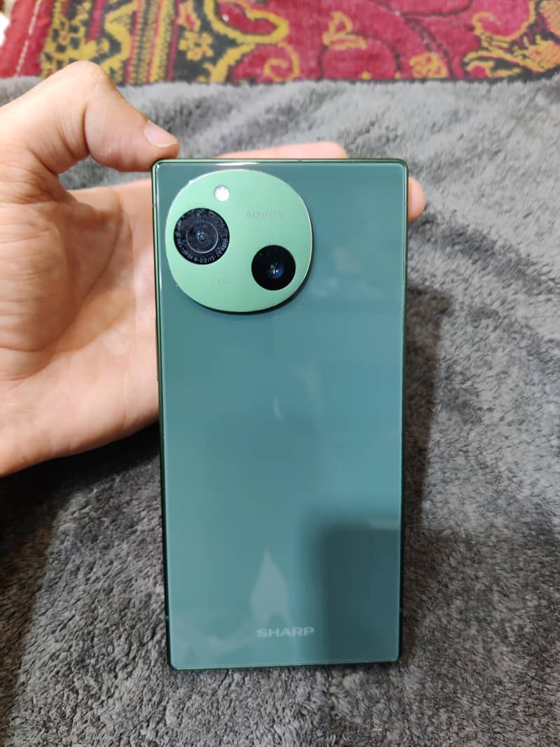Sharp Aquos R9 0