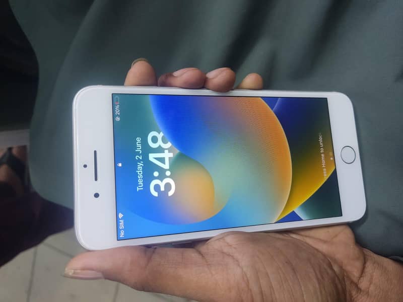 Apple iPhone 8 Plus 3
