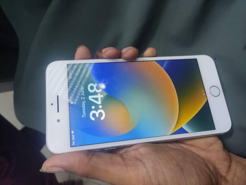 Apple iPhone 8 Plus 4