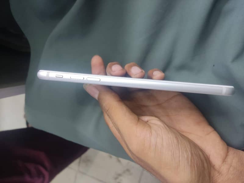 Apple iPhone 8 Plus 5