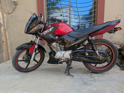 Yamaha ybr 125 neat and clean bike