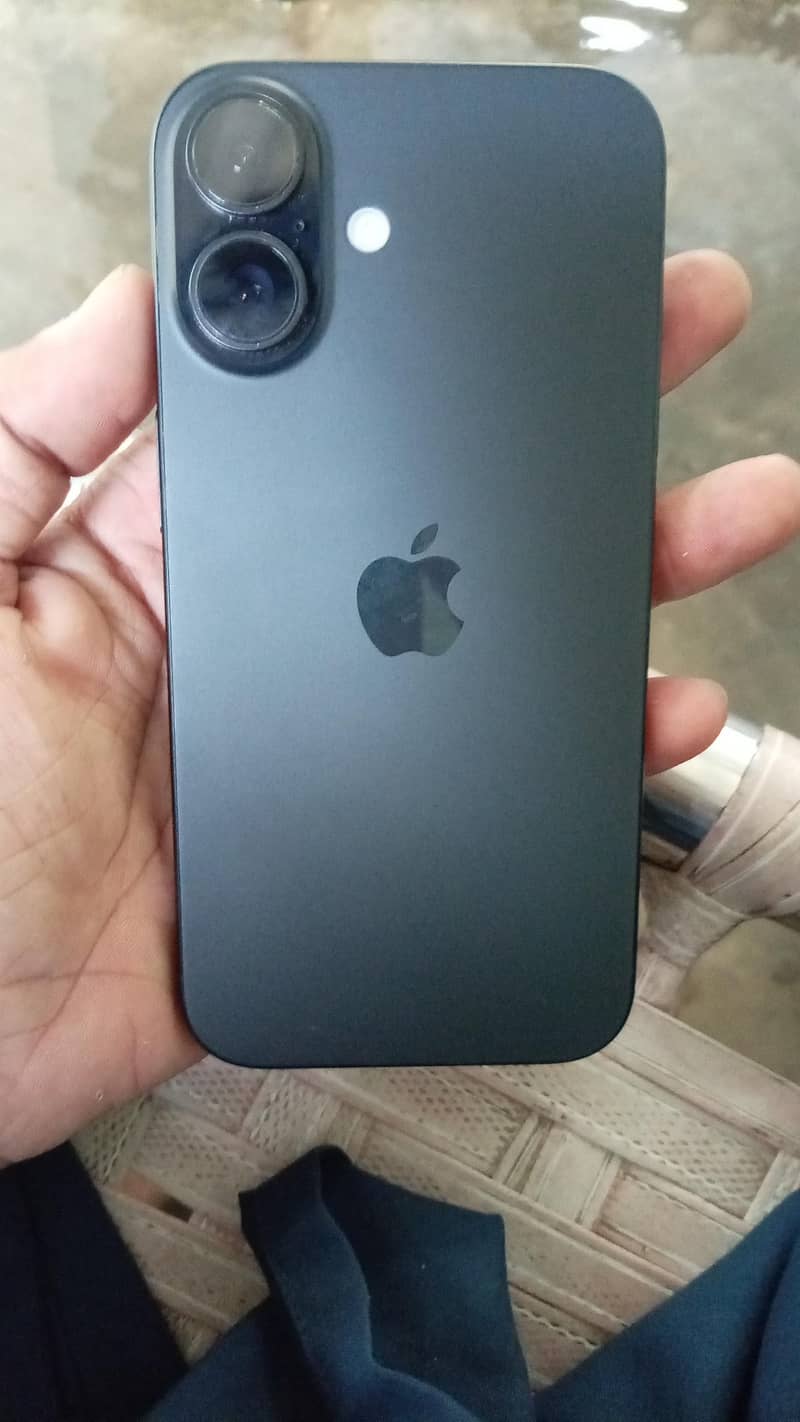 Apple iPhone 16 1