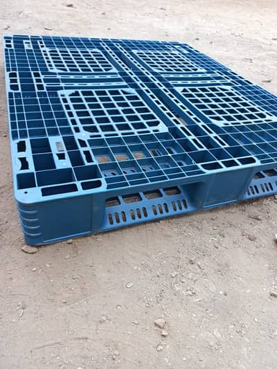 Wooden Pallet | Iron Pallet | Plastic Pallet | Heavy-Duty Pallets
