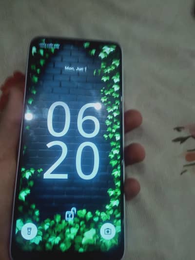 64GB storage 8GB ram hai 4000 MH ki battery hai display 90 Hz display