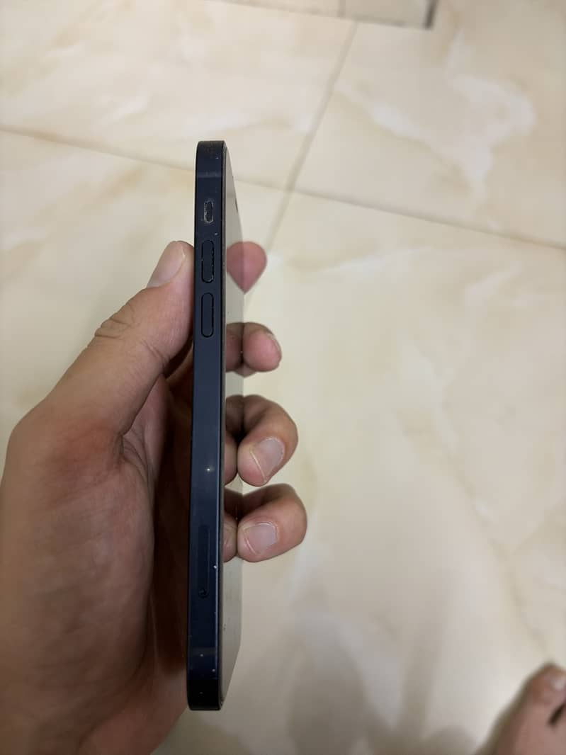 Apple iPhone 12 1