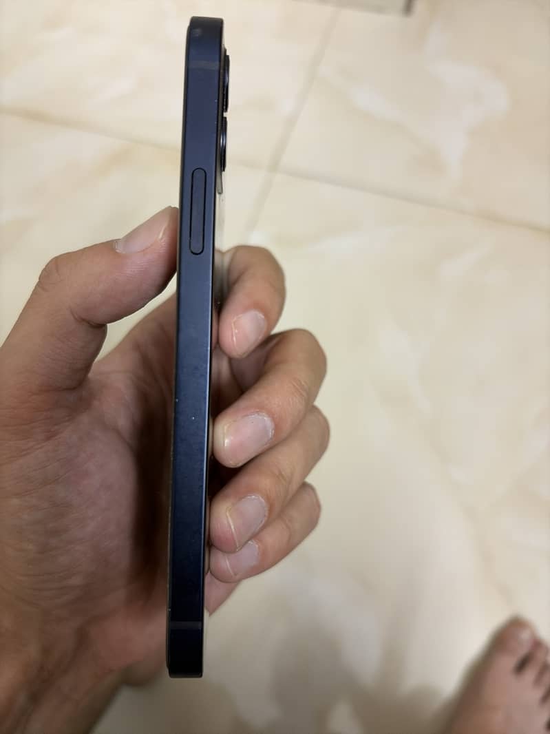 Apple iPhone 12 3