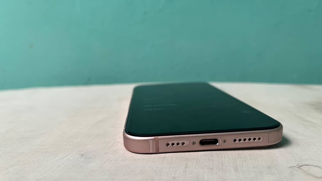 Apple iPhone 15 plus 6