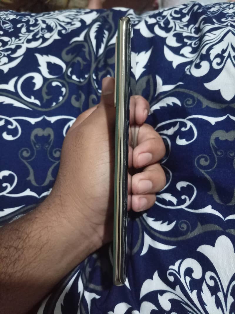Infinix Note 40 Pro 4