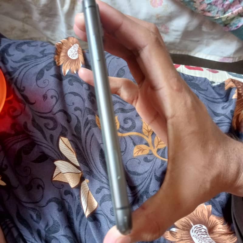Apple iPhone 11 4