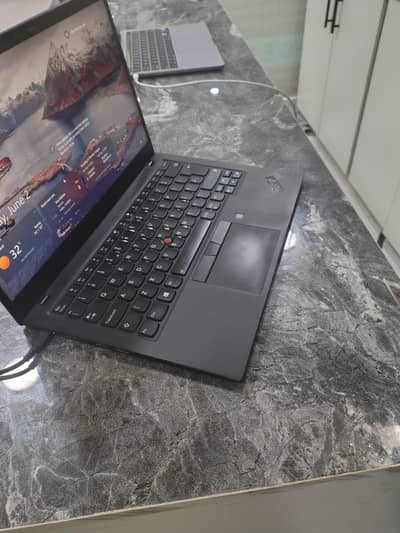 Lenovo X1 Carbon i7#8th Gen. 16GB//256ssd. . FHD IPS. . BL Keyboard.