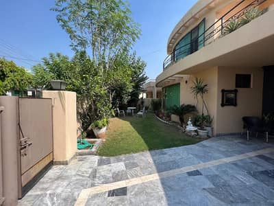 One Kanal Used Modern Design Bungalow For Sale At Prime Location Of DHA Lahore Near To Park & Commercial Market