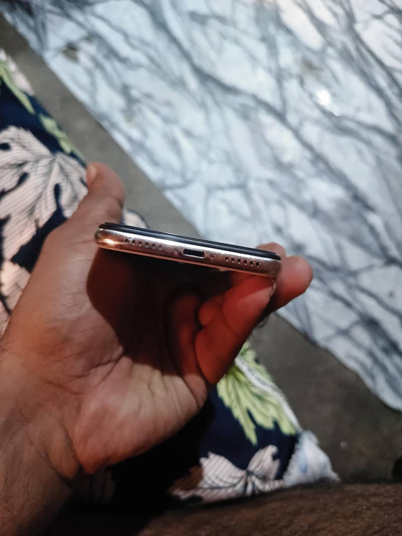 Apple iPhone X 3