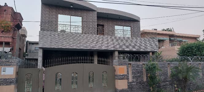 One Kanal Used Modern Design Bungalow For Sale At Prime Location Of DHA Lahore Near To Commercial Market.