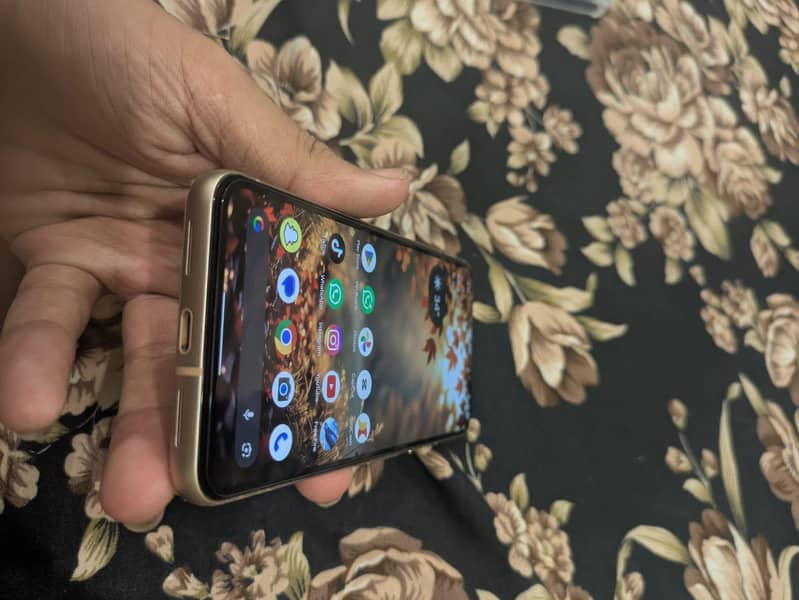 Google Pixel 8 4