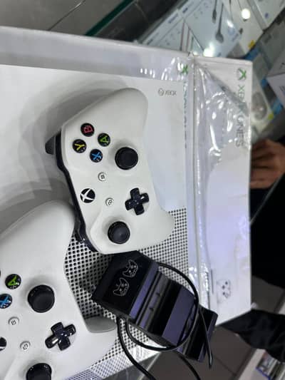 Xbox One S 1TB + 2 Controllers + Charger | Excellent Condition