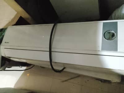 1.5 ton gree AC NON INVERTER