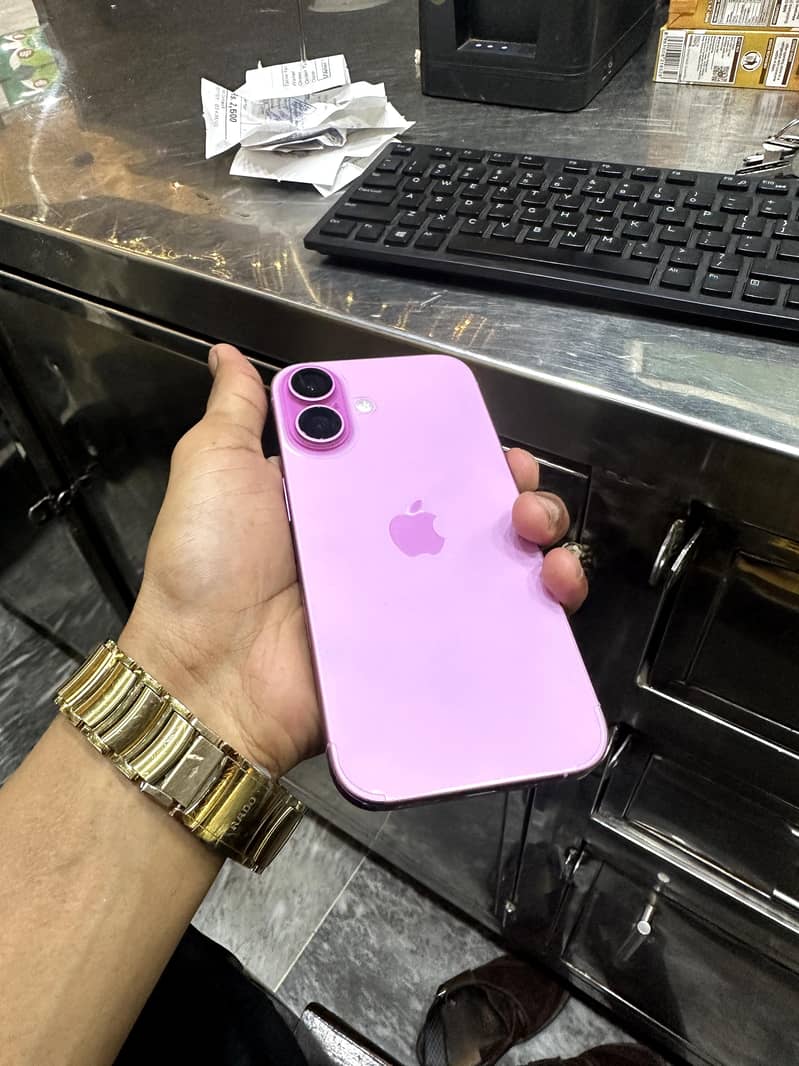 Apple iPhone 16 1