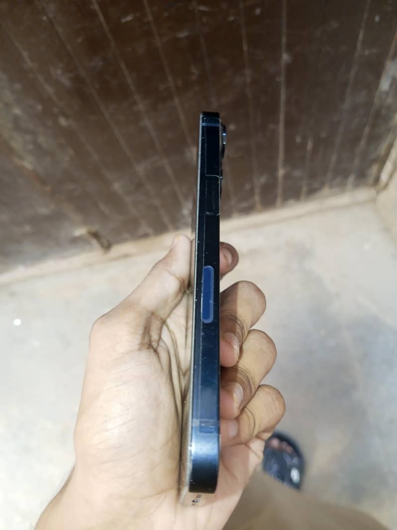 Apple iPhone 13 2