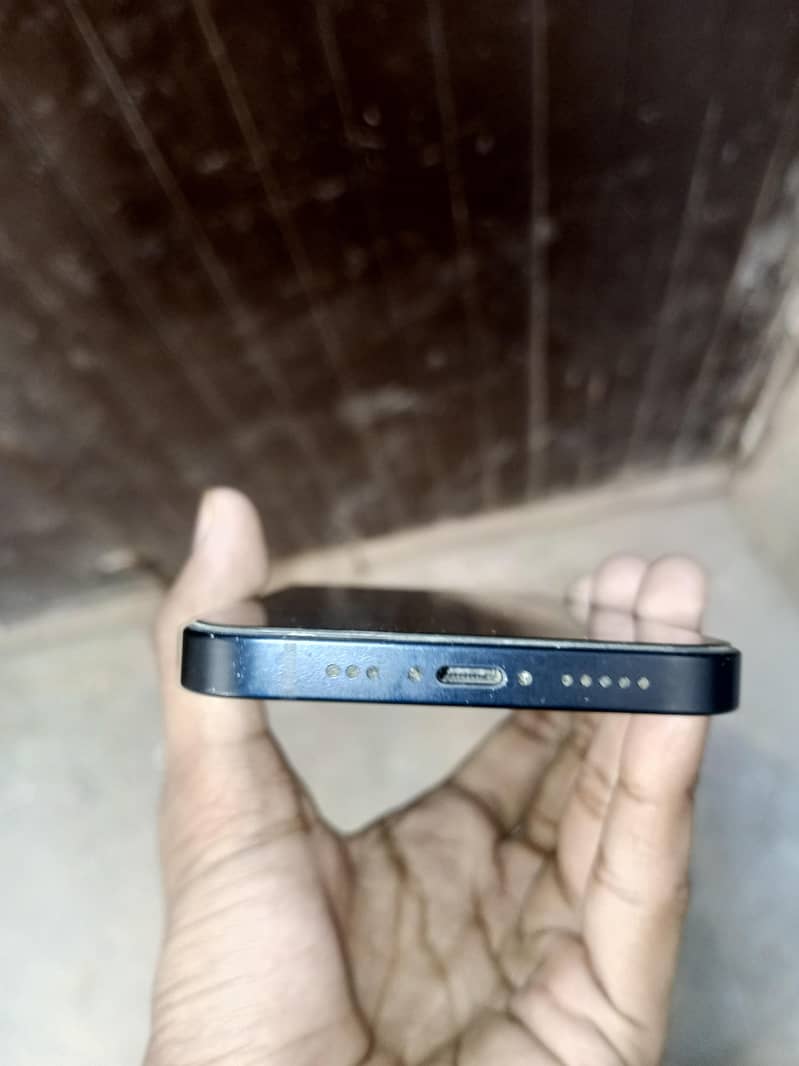 Apple iPhone 13 4