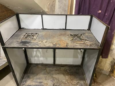 bargar and tea table