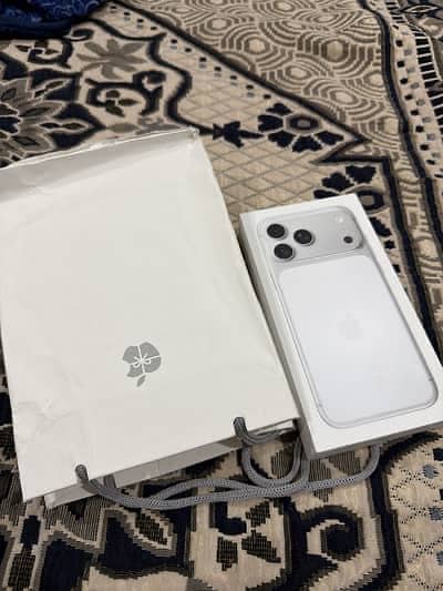 Apple iPhone 17 Pro Max jv